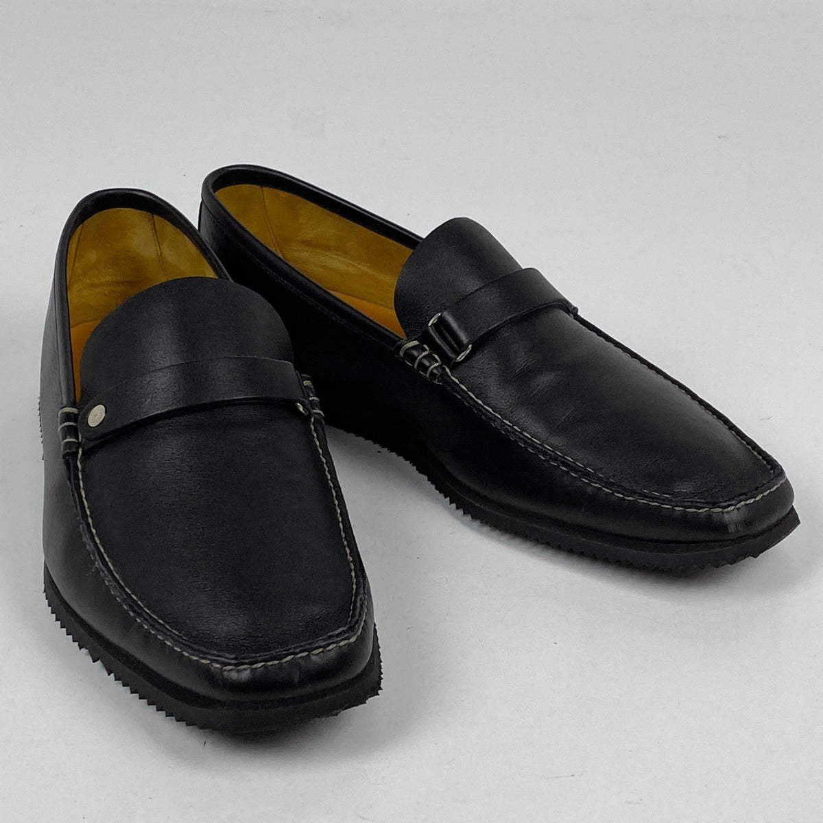 エルメス　黒のローファー 金色のHロゴ付き エルメス】ローファー ヒール ゴールド金具 Hロゴ 黒 ブラック