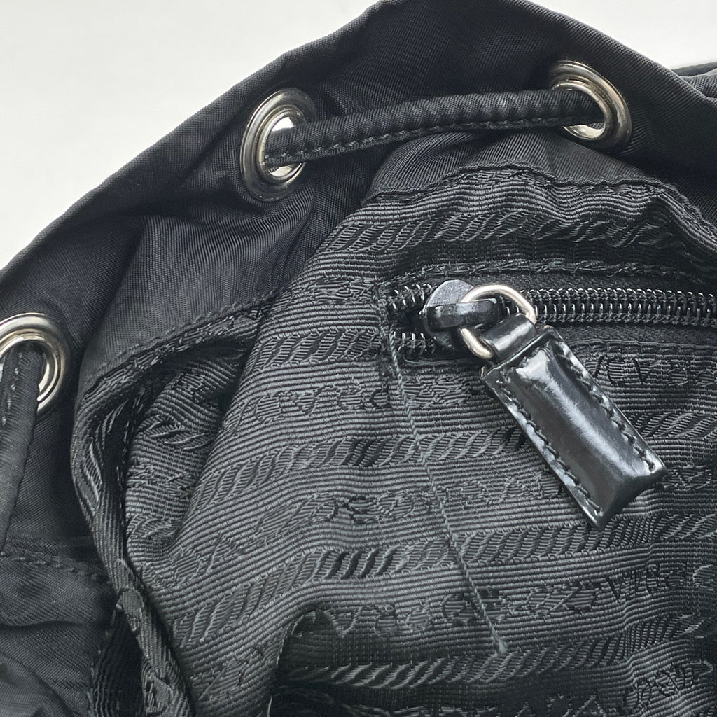 プラダ ロゴプレート　リュックサック バッグパック リュック ナイロン ネロ(ブラック) B2811 レディース 【中古】brbag