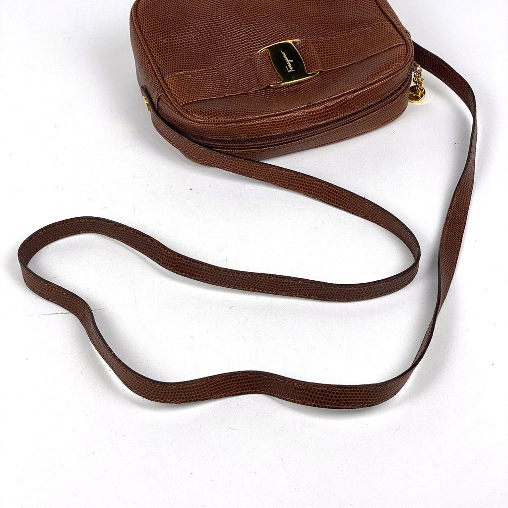 サルヴァトーレフェラガモ ヴァラ ショルダーバッグ 斜め掛け ショルダーバッグ レザー ブラウン レディース 【中古】brbag