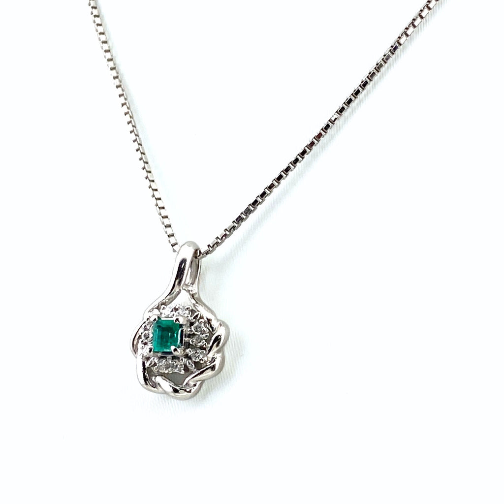 エメラルド デザインネックレス プラチナ ペンダント メレダイヤ ダイヤモンド ネックレス Pt900 Pt850 エメラルド レディース 【中古】nbjwl