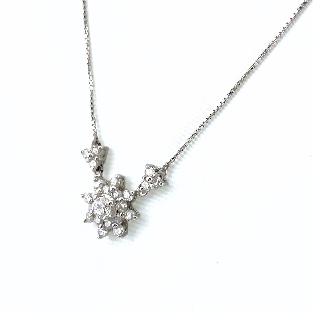 フラワーモチーフ デザインネックレス プラチナ ペンダント メレダイヤ 花 ネックレス Pt850 ダイヤモンド レディース 【中古】nbjwl