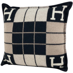 エルメス クッション アヴァロン3 PM ジャカード織 Hロゴ 毛 カシミヤ エクリュ ノワール 【中古】brbag