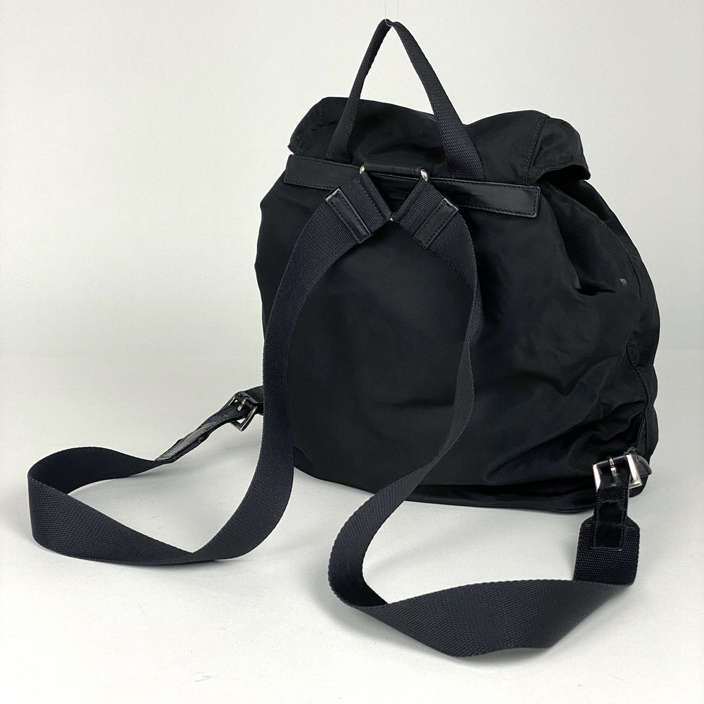 プラダ ロゴプレート リュックサック バックパック デイパック リュック ナイロン ネロ(ブラック) BZ4650 レディース 【中古】brbag