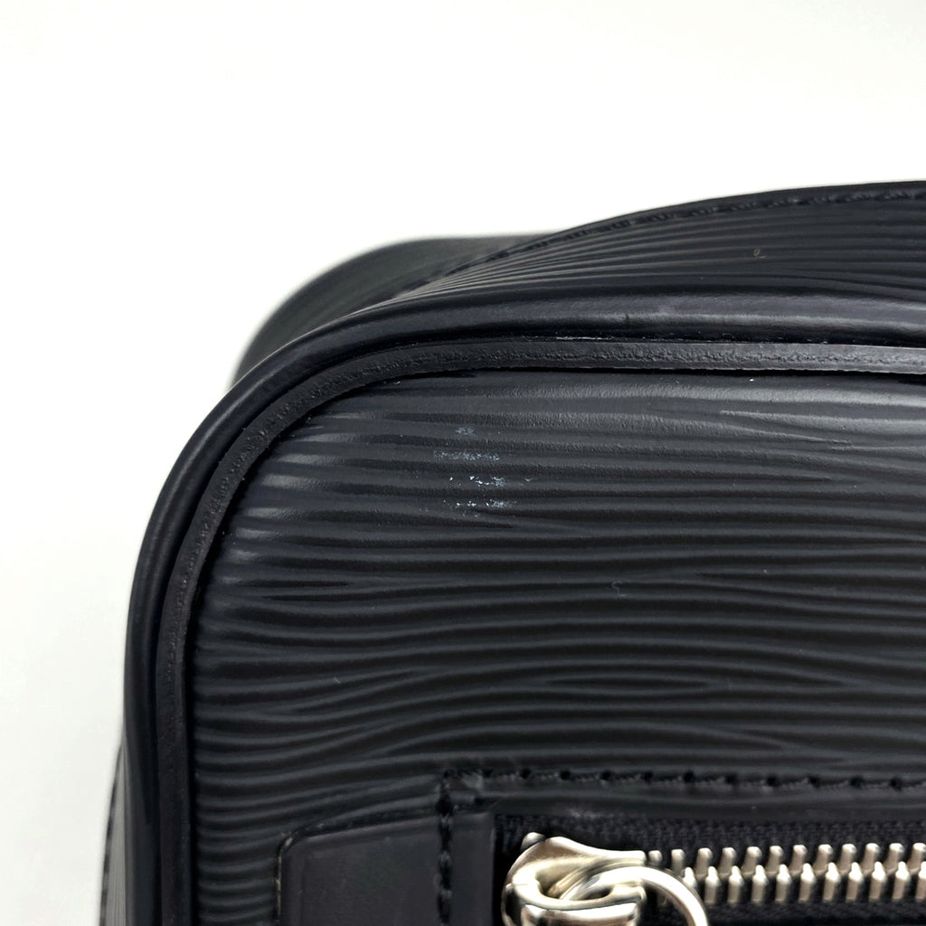 ルイ・ヴィトン ネオ オッシュ 手持ち セカンドバッグ エピ ノワール(ブラック) M54172 メンズ 【中古】brbag