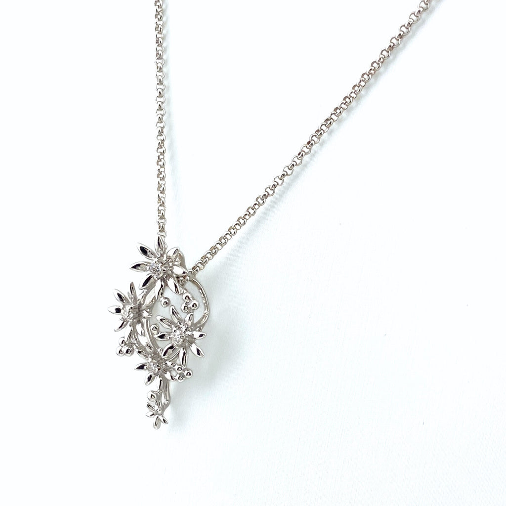 タサキ フラワーモチーフ デザインネックレス WG ホワイトゴールド ペンダント 花 メレダイヤ ネックレス K18 WG ダイヤモンド レディース 【中古】brjwl