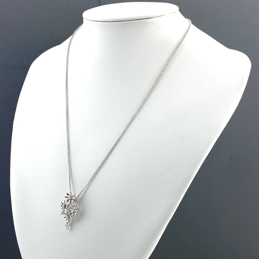タサキ フラワーモチーフ デザインネックレス WG ホワイトゴールド ペンダント 花 メレダイヤ ネックレス K18 WG ダイヤモンド レディース 【中古】brjwl