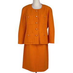 シャネル ココマークボタン セットアップ スカートスーツ ノーカラー タイト ひざ丈 セットアップ スカートスーツ ウール ナイロン オレンジ レディース 【中古】brapp