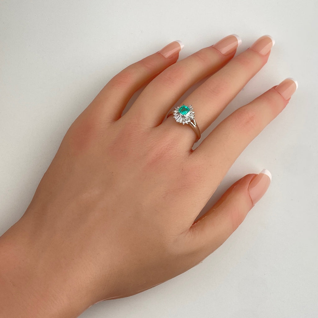 エメラルド デザインリング プラチナ 指輪 メレダイヤ リング 16号 Pt900 エメラルド ダイヤモンド レディース 【中古】nbjwl