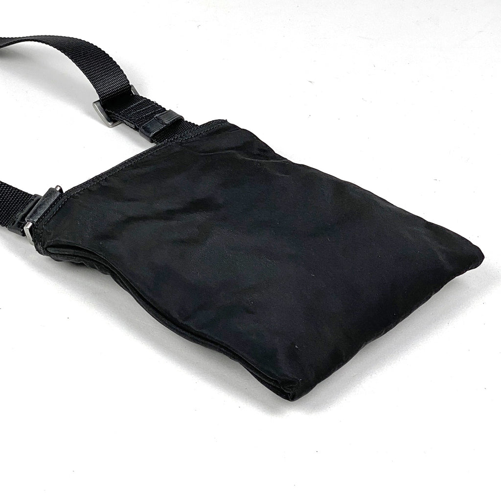 プラダ ロゴプレート ショルダーバッグ 斜め掛け ミニ ショルダーバッグ ナイロン ネロ(ブラック) 【中古】brbag