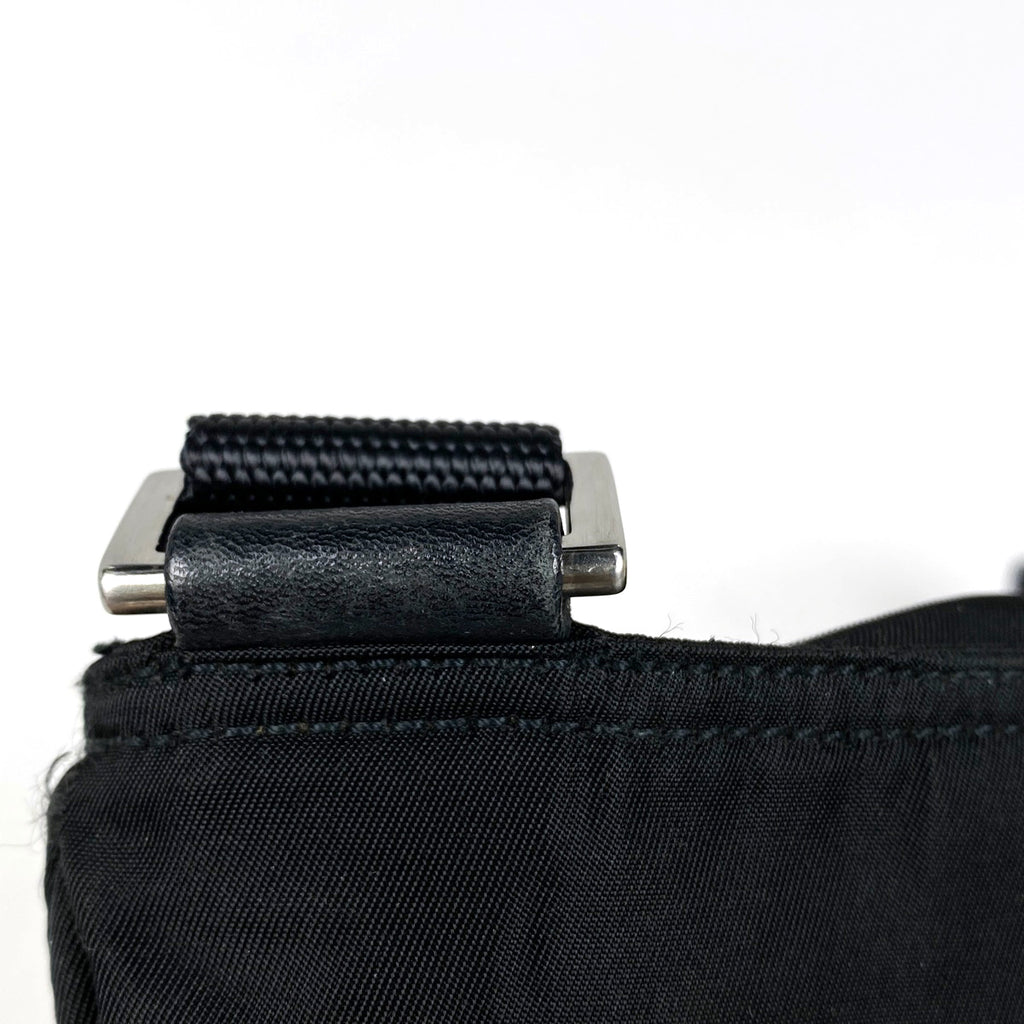 プラダ ロゴプレート ショルダーバッグ 斜め掛け ミニ ショルダーバッグ ナイロン ネロ(ブラック) 【中古】brbag