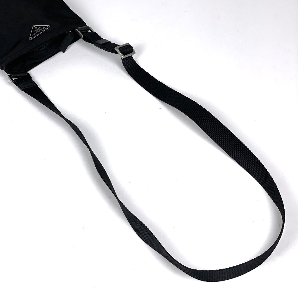 プラダ ロゴプレート ショルダーバッグ 斜め掛け ミニ ショルダーバッグ ナイロン ネロ(ブラック) 【中古】brbag