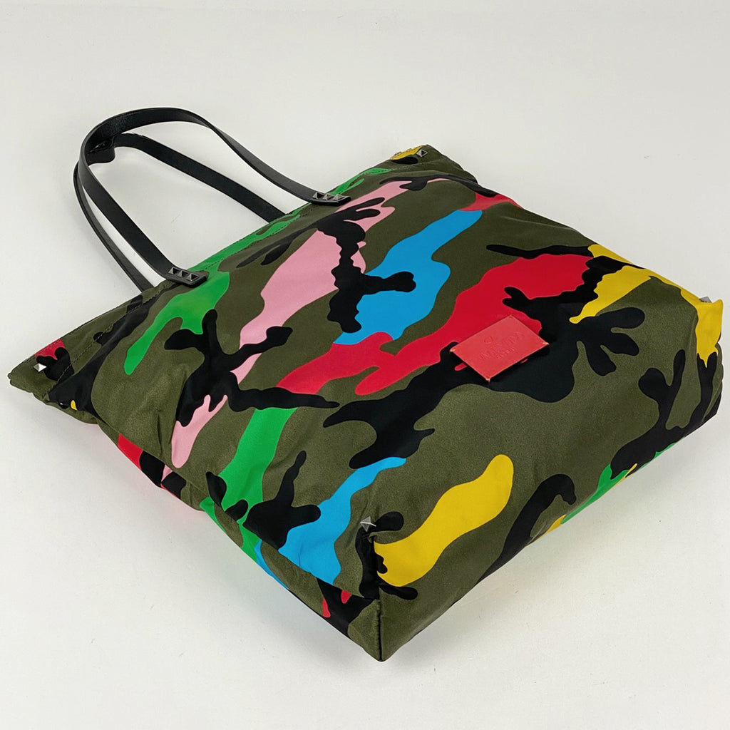 ヴァレンティノ・ガラヴァーニ ロックスタッズ トートバッグ カモフラージュ 迷彩柄 トートバッグ ナイロン グリーン マルチカラー レディース 【中古】brbag