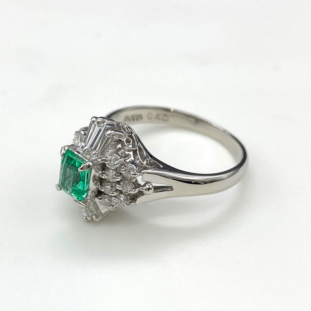 エメラルド デザインリング プラチナ 指輪 メレダイヤ リング 10号 Pt900 エメラルド ダイヤモンド レディース 【中古】nbjwl
