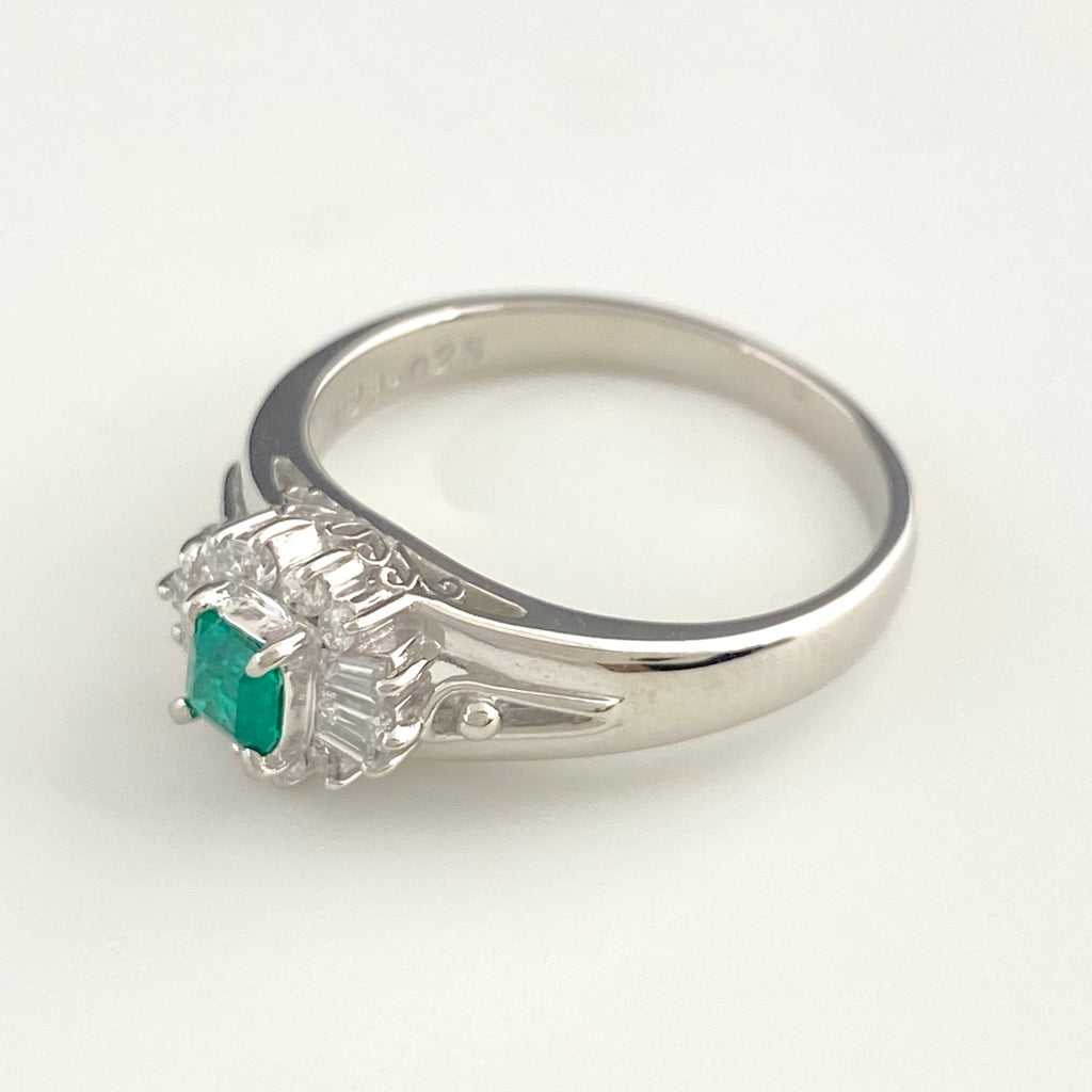 エメラルド デザインリング プラチナ 指輪 メレダイヤ リング 15号 Pt900 エメラルド ダイヤモンド レディース 【中古】nbjwl