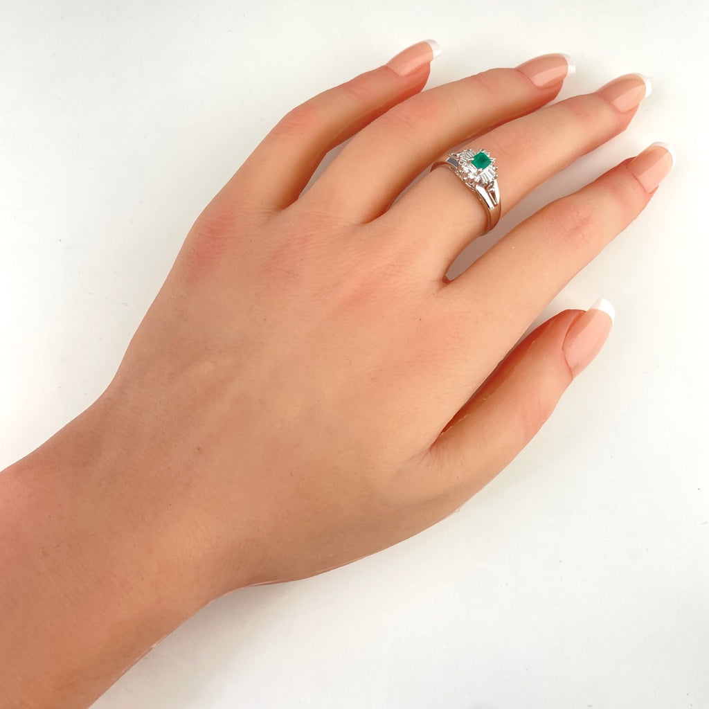 エメラルド デザインリング プラチナ 指輪 メレダイヤ リング 15号 Pt900 エメラルド ダイヤモンド レディース 【中古】nbjwl