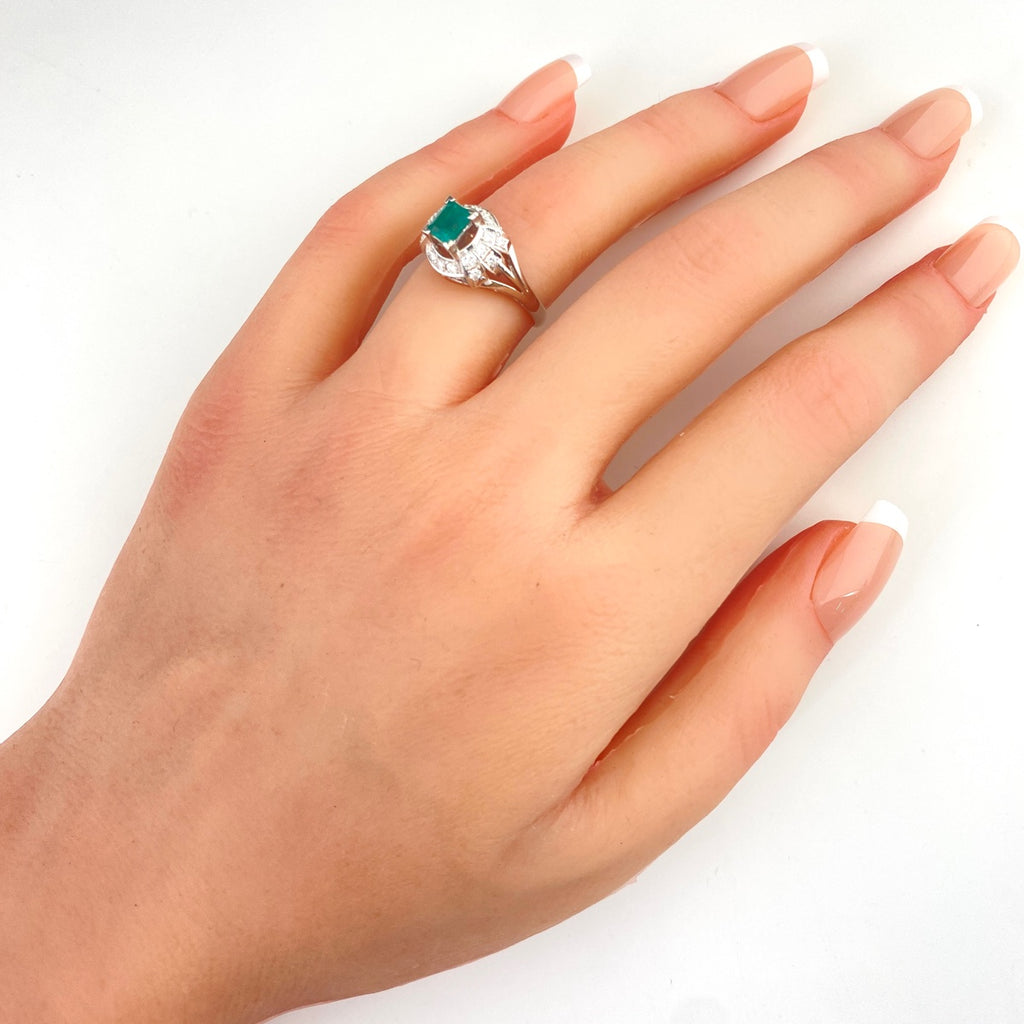 エメラルド デザインリング プラチナ 指輪 メレダイヤ リング 10.5号 Pt850 エメラルド ダイヤモンド レディース 【中古】nbjwl