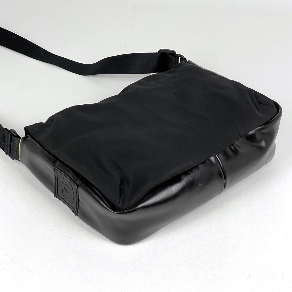 シャネル スポーツライン ショルダーバッグ ココマーク メッセンジャーバッグ ショルダーバッグ ナイロン ブラック レディース 【中古】brbag