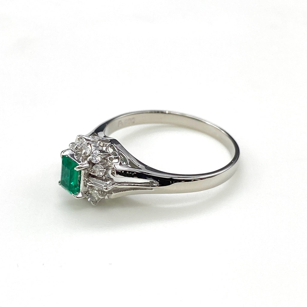 エメラルド デザインリング プラチナ 指輪 メレダイヤ リング 11号 Pt900 エメラルド ダイヤモンド レディース 【中古】nbjwl