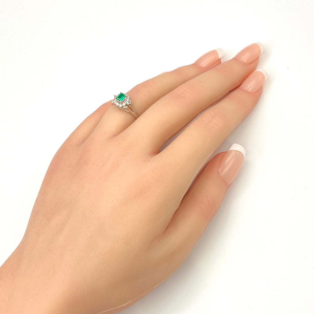 エメラルド デザインリング プラチナ 指輪 メレダイヤ リング 11号 Pt900 エメラルド ダイヤモンド レディース 【中古】nbjwl