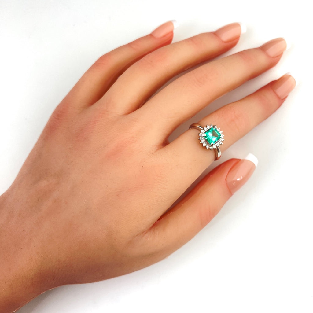 エメラルド デザインリング プラチナ 指輪 メレダイヤ リング 12号 Pt900 エメラルド ダイヤモンド レディース 【中古】nbjwl