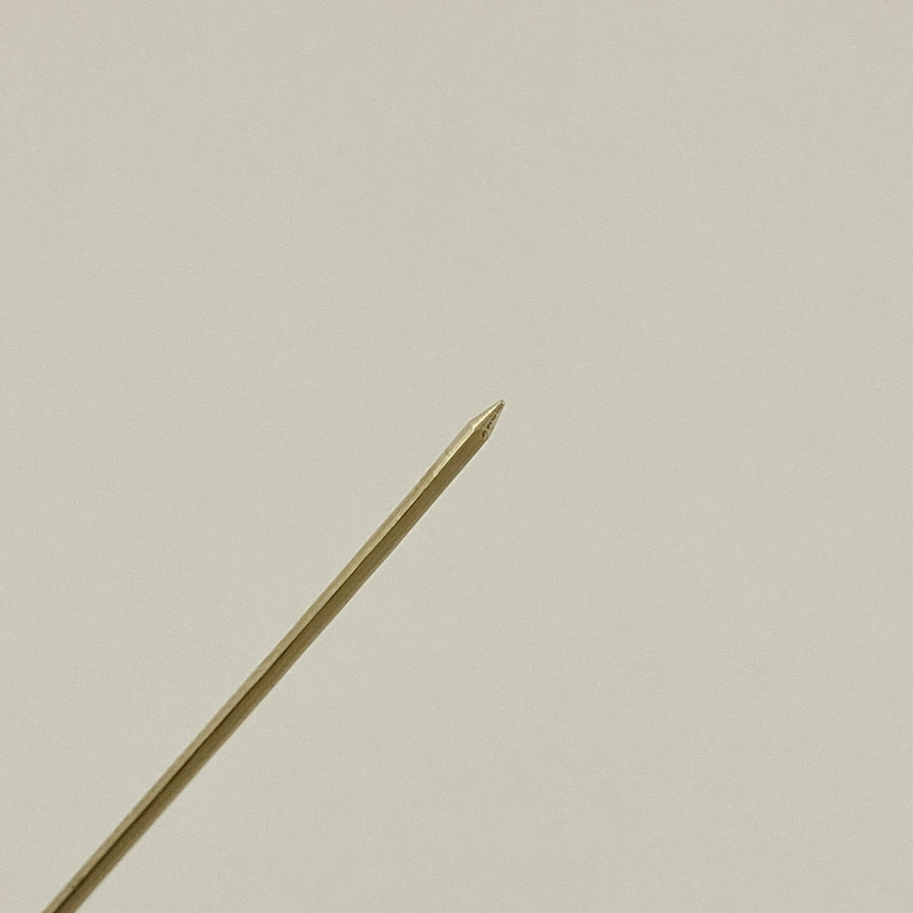 シャネル ココマーク ピンブローチ ロゴ ラインストーン 口紅モチーフ ブローチ GP ブラック レディース 【中古】bracc