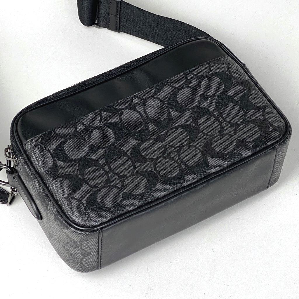 コーチ シグネチャー ショルダーバッグ 斜め掛け ショルダーバッグ コーティングキャンバス ブラック メンズ 【中古】brbag