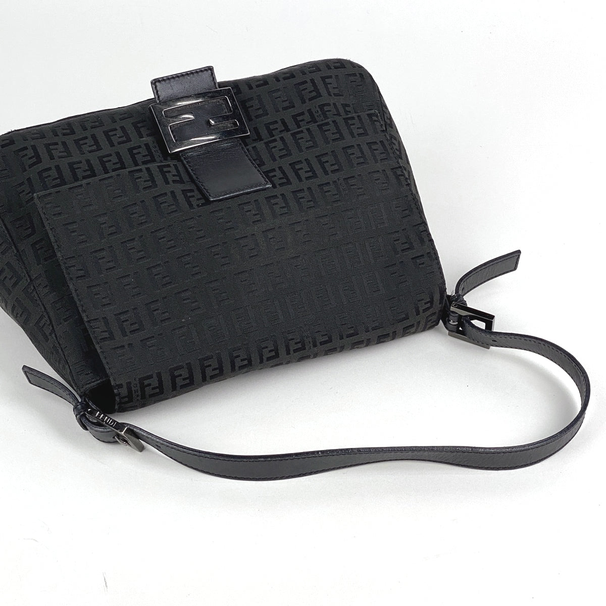 バイセル公式】フェンディ ズッキーノ柄 ショルダーバッグ マンマ