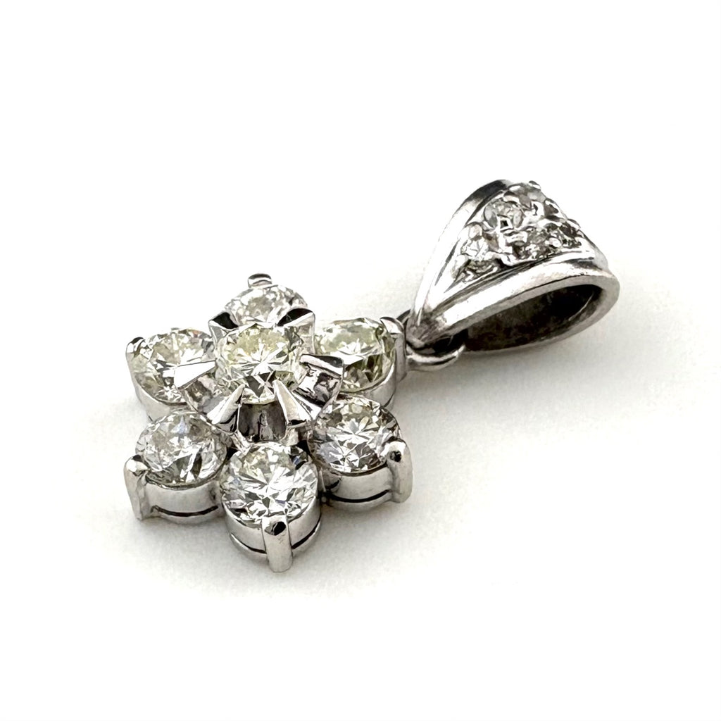 フラワーモチーフ ペンダントトップ プラチナ メレダイヤ 花 ペンダントトップ Pt900 ダイヤモンド レディース 【中古】nbjwl