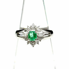 エメラルド デザインリング プラチナ 指輪 メレダイヤ リング 8号 Pt900 エメラルド ダイヤモンド レディース ノンブランドジュエリー 【中古】nbjwl