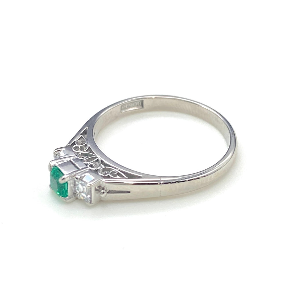 エメラルド デザインリング プラチナ メレダイヤ 指輪 リング 12号 Pt900 エメラルド ダイヤモンド レディース 【中古】nbjwl