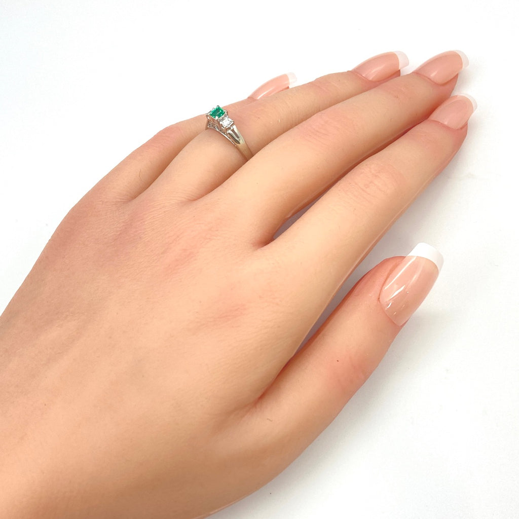 エメラルド デザインリング プラチナ メレダイヤ 指輪 リング 12号 Pt900 エメラルド ダイヤモンド レディース 【中古】nbjwl