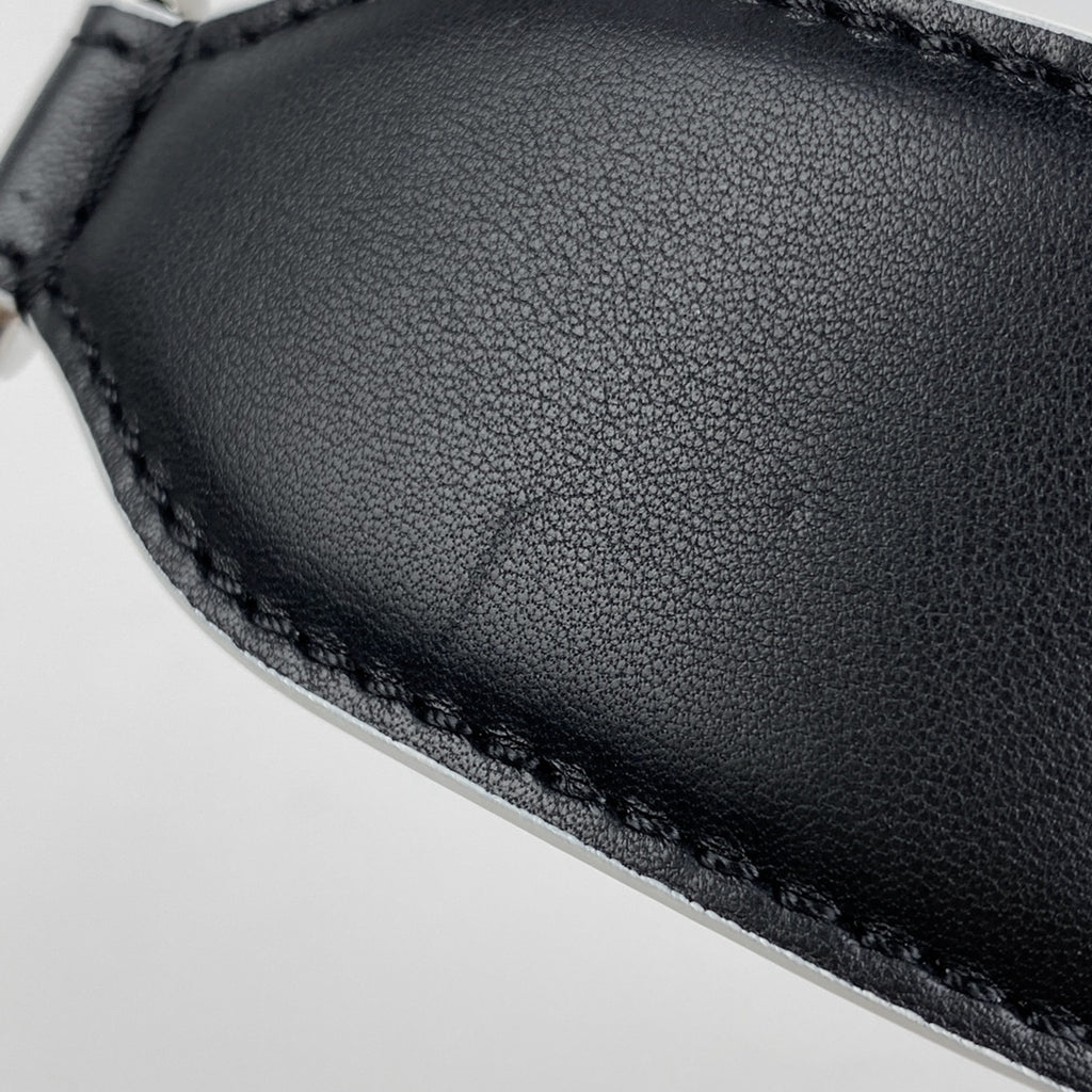 フェンディ ロゴ ショルダーストラップ 肩掛け スタッズ ショルダーストラップ レザー ブラック レディース 【中古】brbag