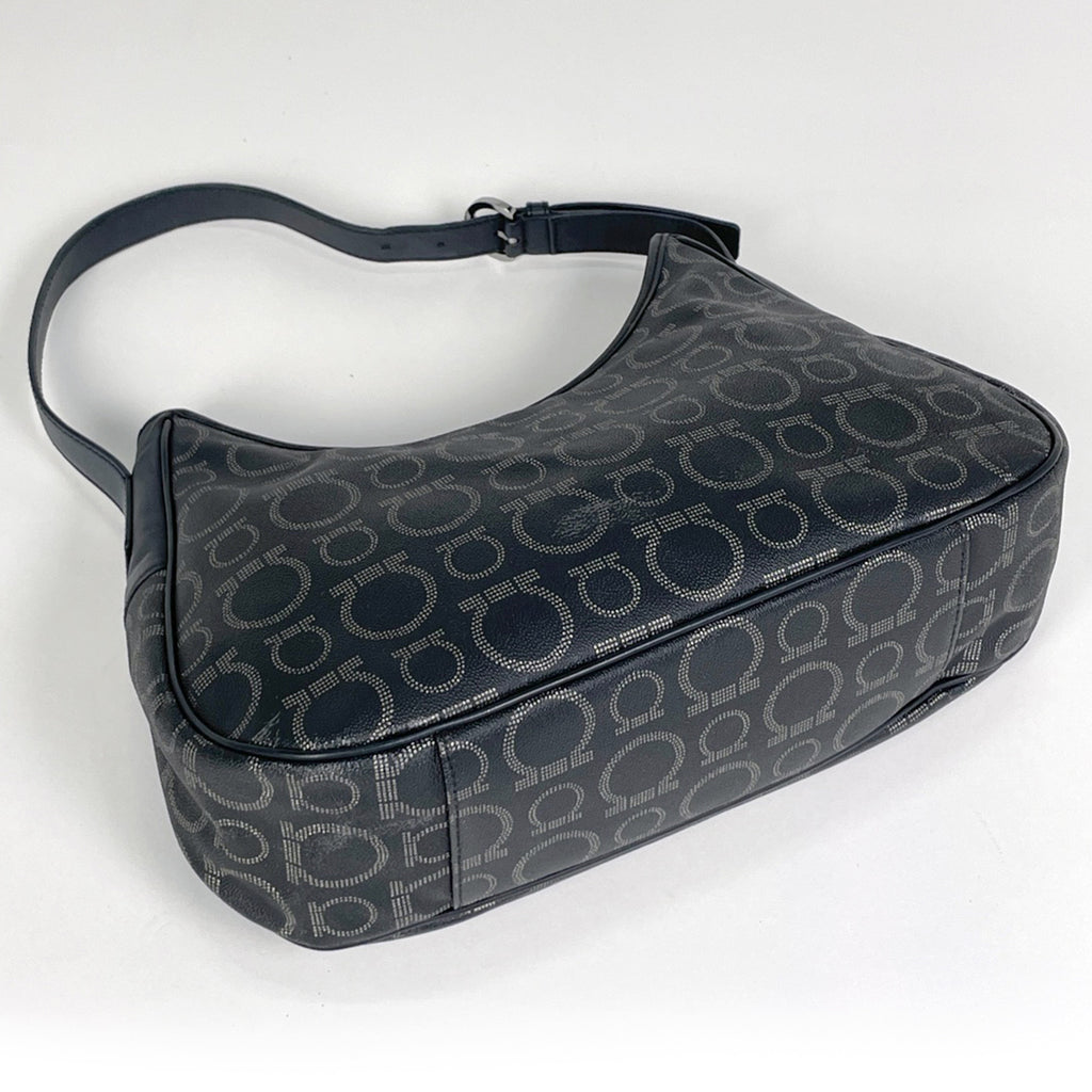 サルヴァトーレフェラガモ ガンチーニ ショルダーバッグ 総柄 ワンショルダー ショルダーバッグ コーティングキャンバス ブラック レディース 【中古】brbag