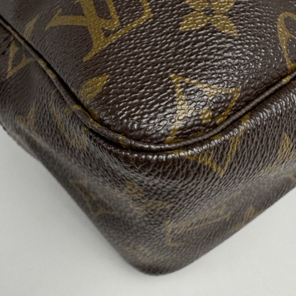 ルイ・ヴィトン トゥルース トワレット 28 メイク コスメ セカンドバッグ 化粧ポーチ モノグラム ブラウン M47522 レディース 【中古】brbag