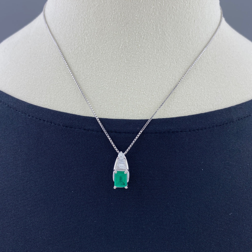 エメラルド デザインネックレス プラチナ ペンダント メレダイヤ ダイヤモンド ネックレス Pt900 Pt850 エメラルド レディース 【中古】nbjwl