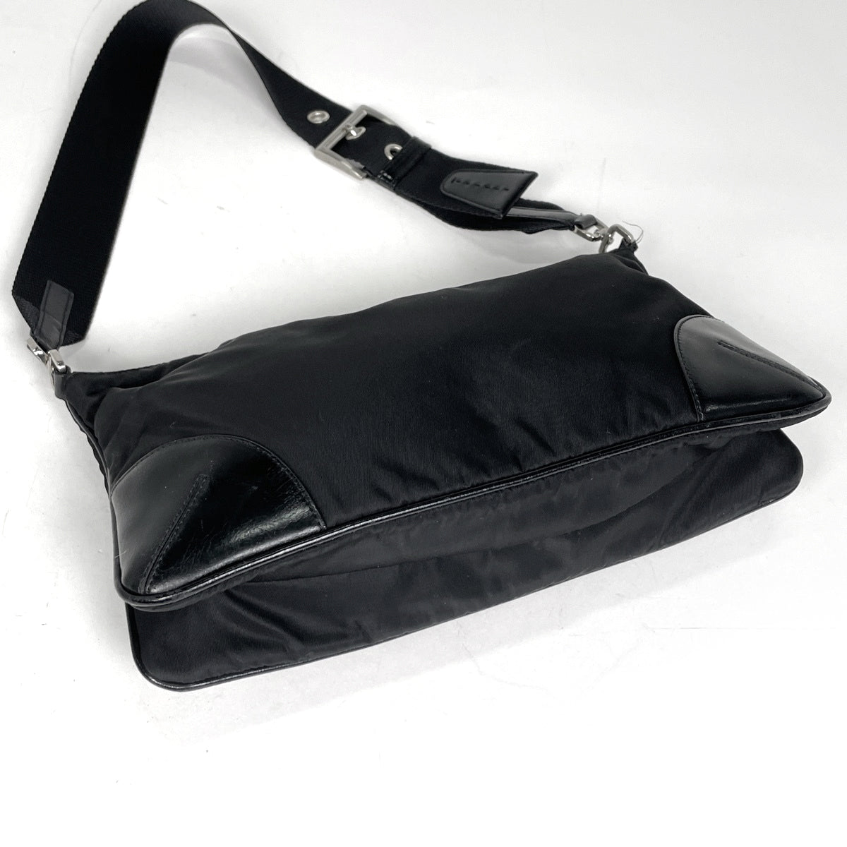 プラダ ロゴプレート ショルダーバッグ ナイロン ネロ(ブラック