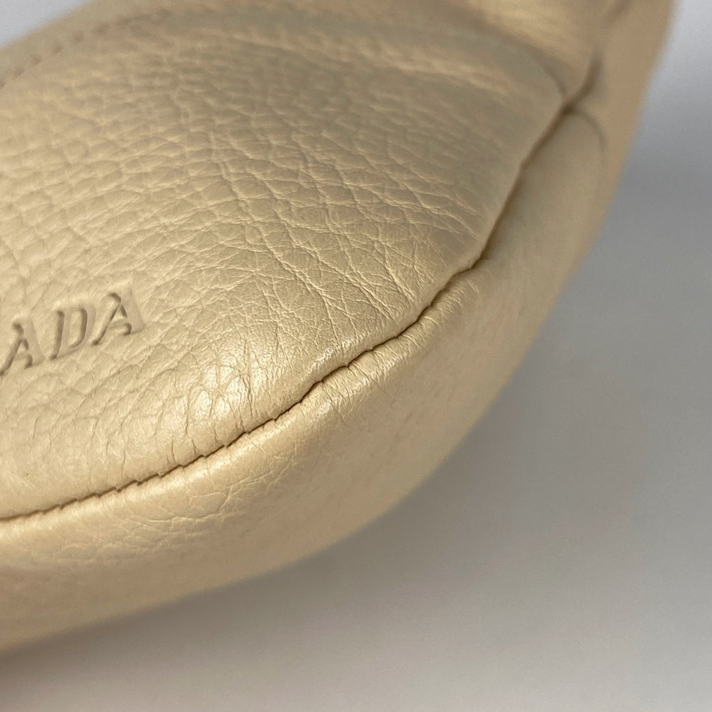 プラダ ショルダーバッグ レザー クリーム レディース 中古 brbag