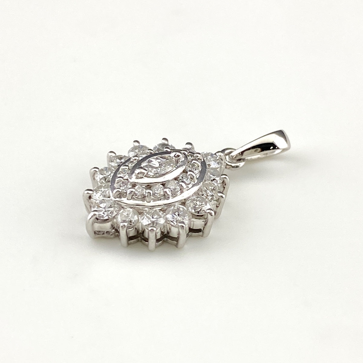 プラチナpt900 ペンダント　エメラルド　ダイヤ　1.41 g 未使用　新品 バイセル公式】ダイヤモンド ペンダントトップ プラチナ ペンダント