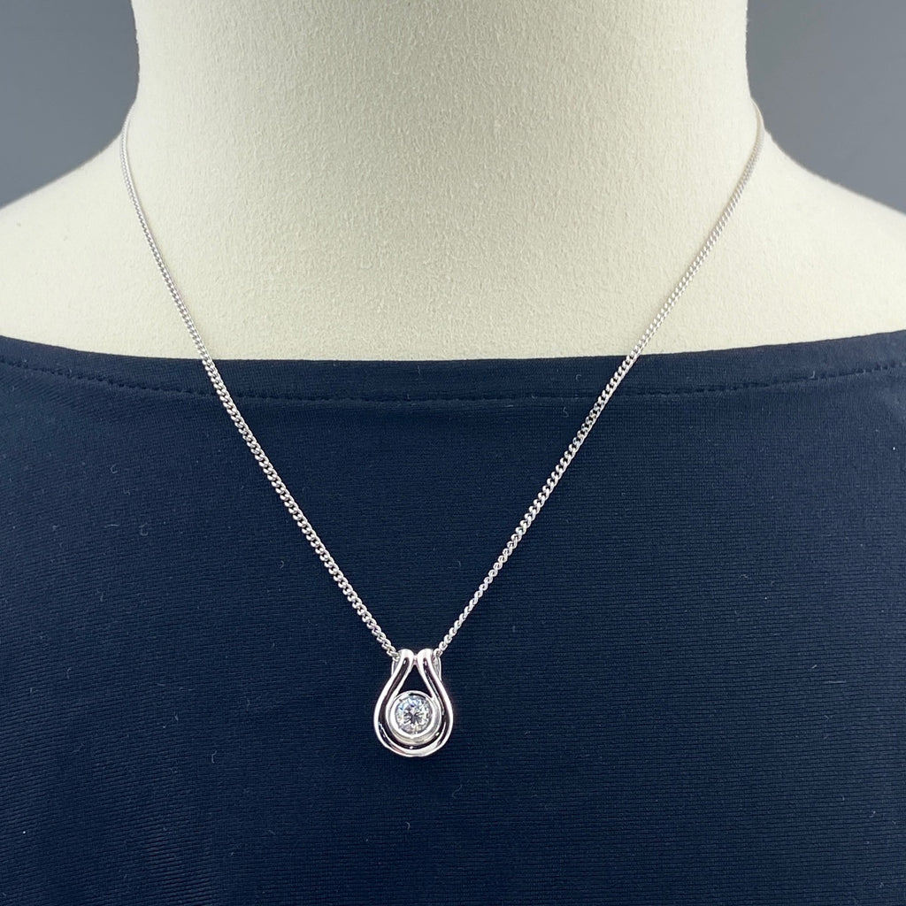 ダイヤモンド デザインネックレス プラチナ ペンダント ネックレス Pt900 Pt850 ダイヤモンド レディース 【中古】nbjwl