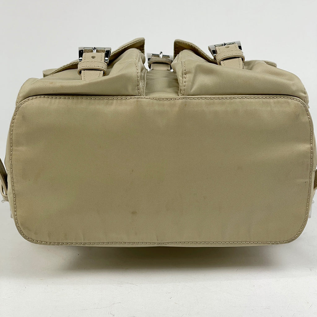 プラダ ロゴプレート リュックサック バックパック デイパック リュック ナイロン ベージュ レディース 【中古】brbag