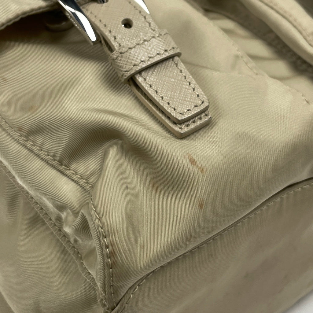 プラダ ロゴプレート リュックサック バックパック デイパック リュック ナイロン ベージュ レディース 【中古】brbag