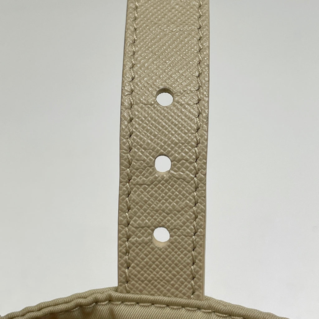 プラダ ロゴプレート リュックサック バックパック デイパック リュック ナイロン ベージュ レディース 【中古】brbag