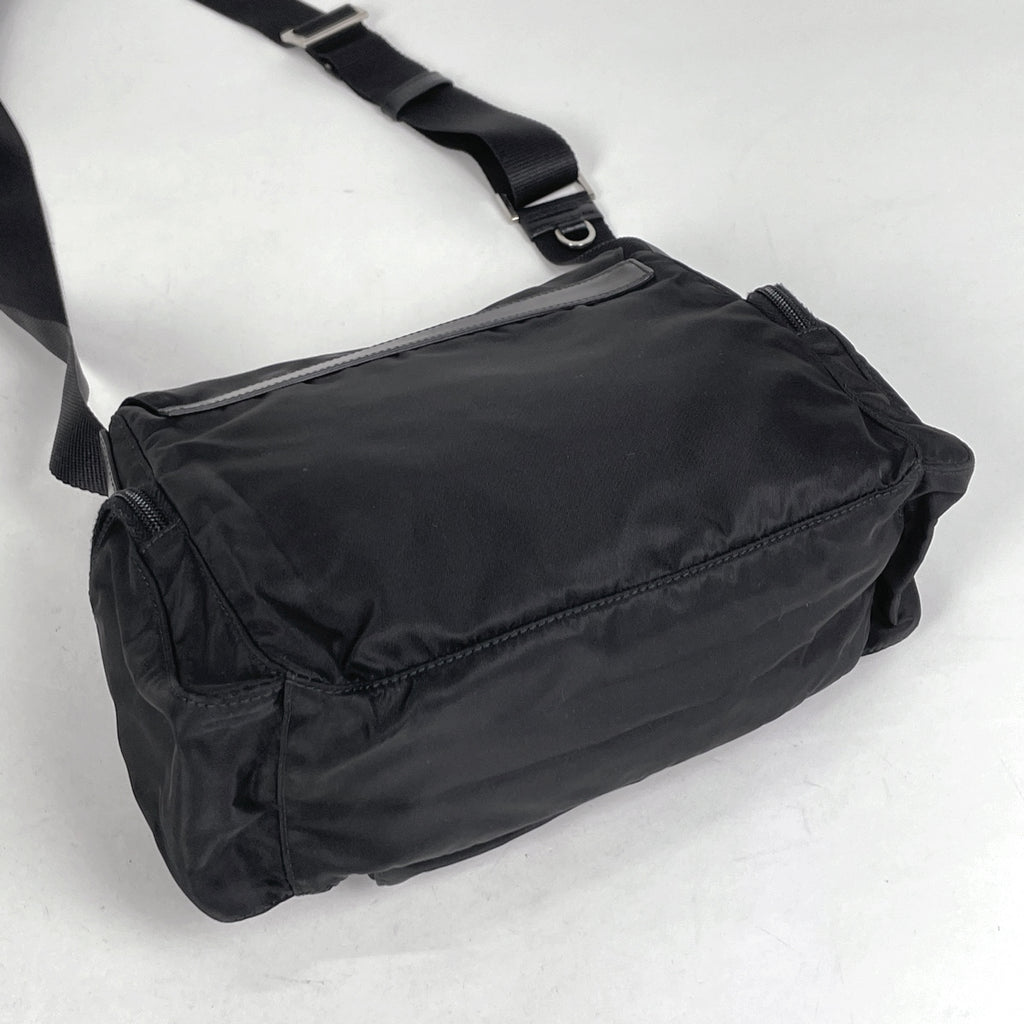プラダ ロゴプレート ショルダーバッグ 斜め掛け ショルダーバッグ ナイロン ネロ(ブラック) レディース 【中古】brbag