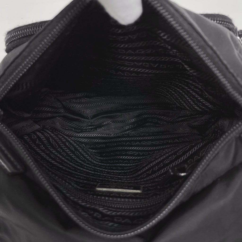 プラダ ロゴプレート ショルダーバッグ 斜め掛け ショルダーバッグ ナイロン ネロ(ブラック) レディース 【中古】brbag