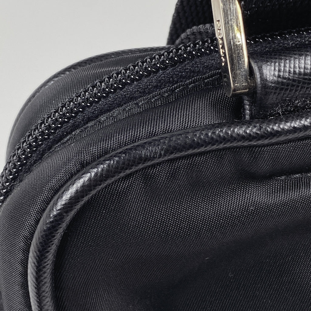 プラダ ロゴプレート ショルダーバッグ 斜め掛け ショルダーバッグ ナイロン ネロ(ブラック) レディース 【中古】brbag