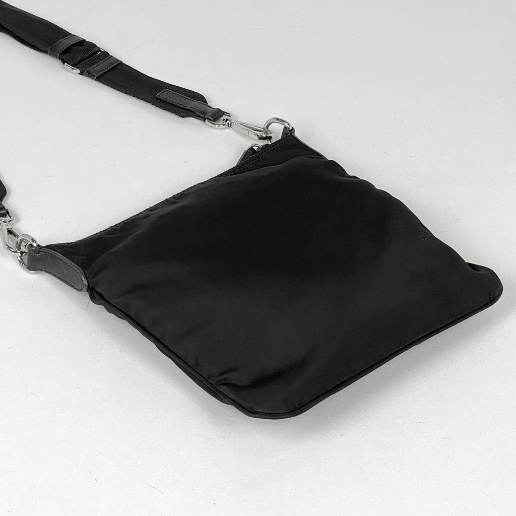 プラダ ロゴプレート ショルダーバッグ 斜め掛け ショルダーバッグ ナイロン ネロ(ブラック) レディース 【中古】brbag