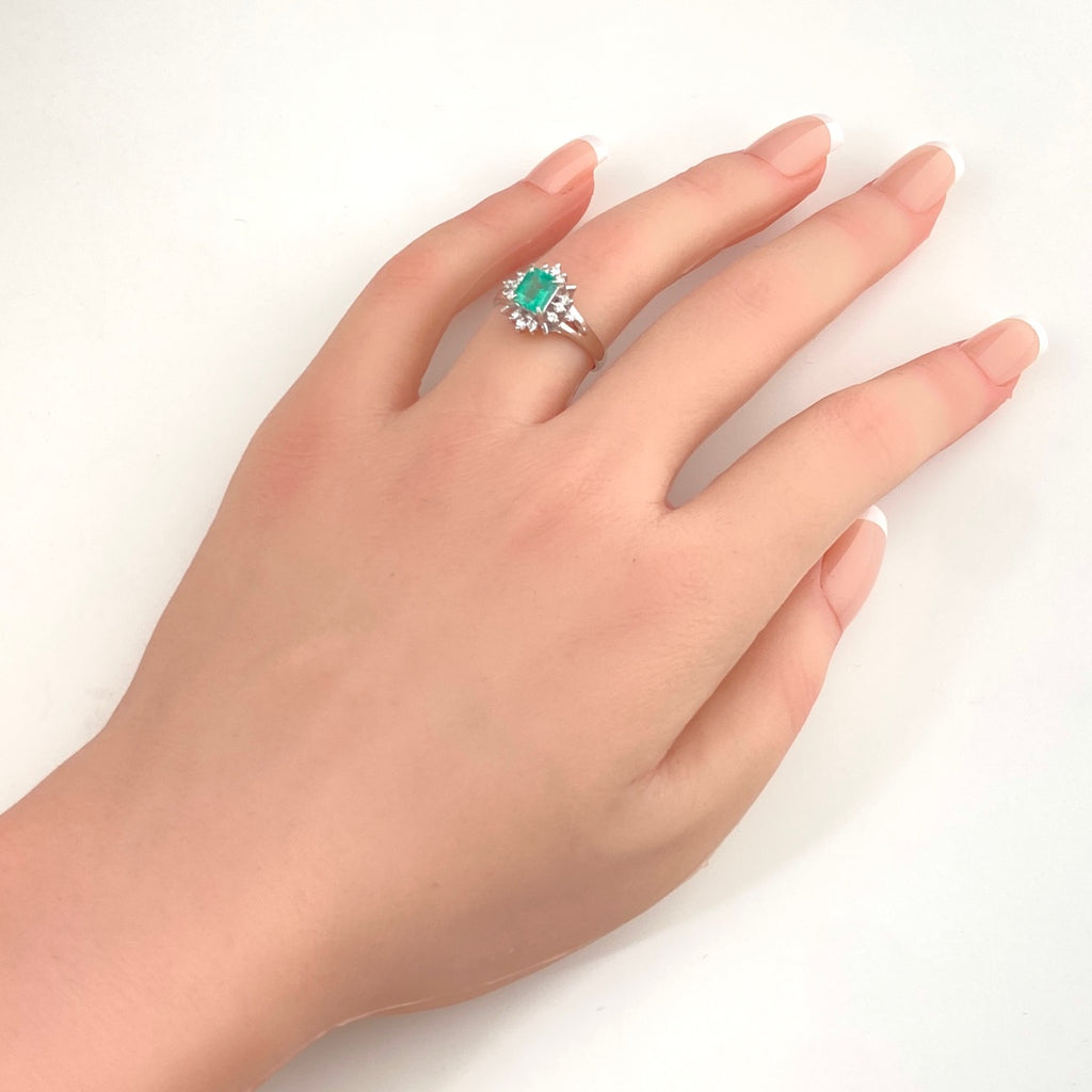 エメラルド デザインリング プラチナ メレダイヤ 指輪 リング 13号 Pt900 エメラルド ダイヤモンド レディース 【中古】nbjwl