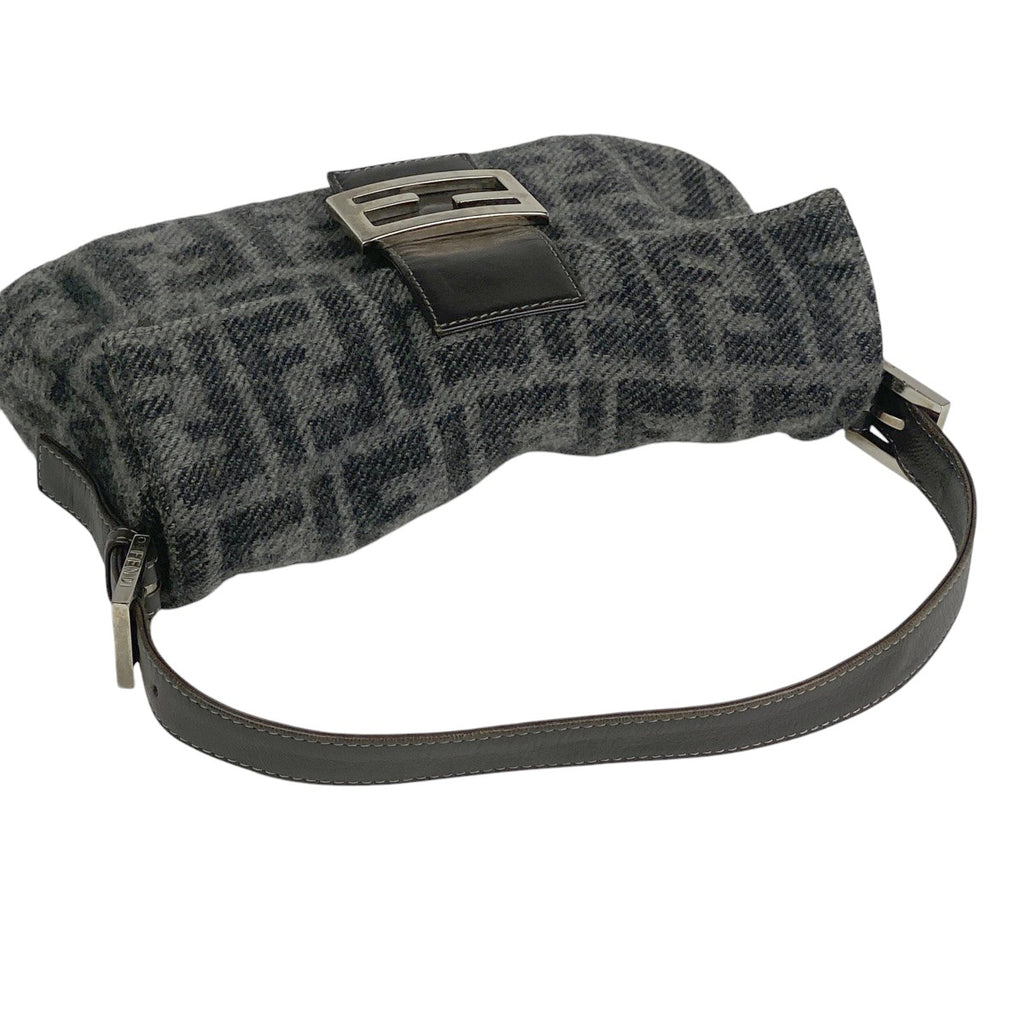 フェンディ ズッカ柄 ショルダーバッグ ハントバッグ ワンショルダー ショルダーバッグ ファブリック グレー 26424 レディース 【中古】brbag