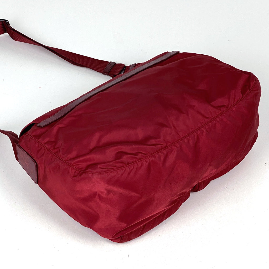 プラダ ロゴプレート ショルダーバッグ 斜め掛け ショルダーバッグ ナイロン レッド レディース 【中古】brbag