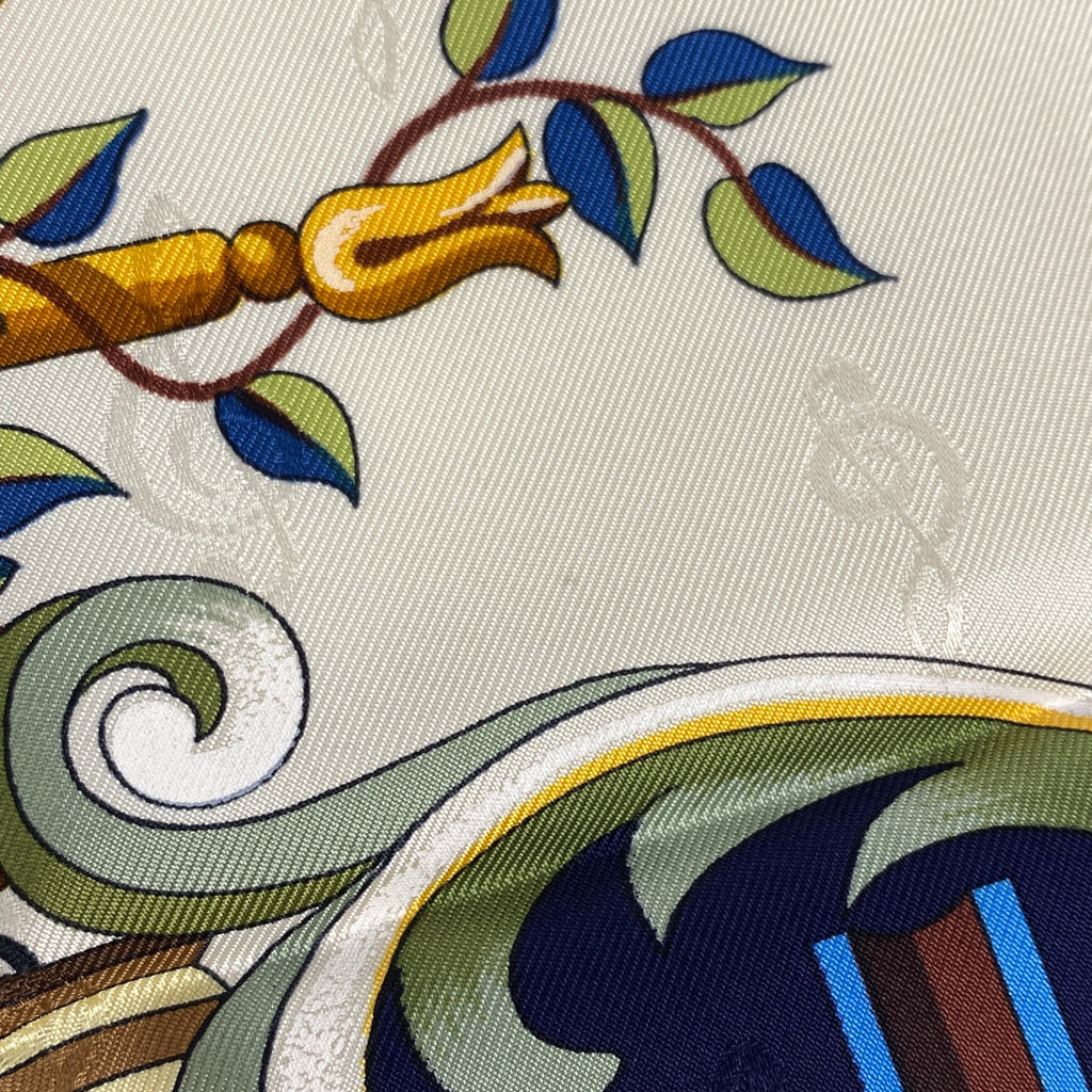 エルメス カレ 90 ORGAUPHONE ETAUTRES MECANIQUES パイプオルガンと機械仕掛けの楽器 スカーフ シルク ネイビー マルチカラー レディース 【中古】brbag